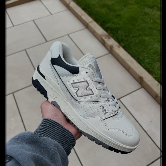 COPY - Beautiful sneaker perfect with almost any fit! - Picture 2 of 2